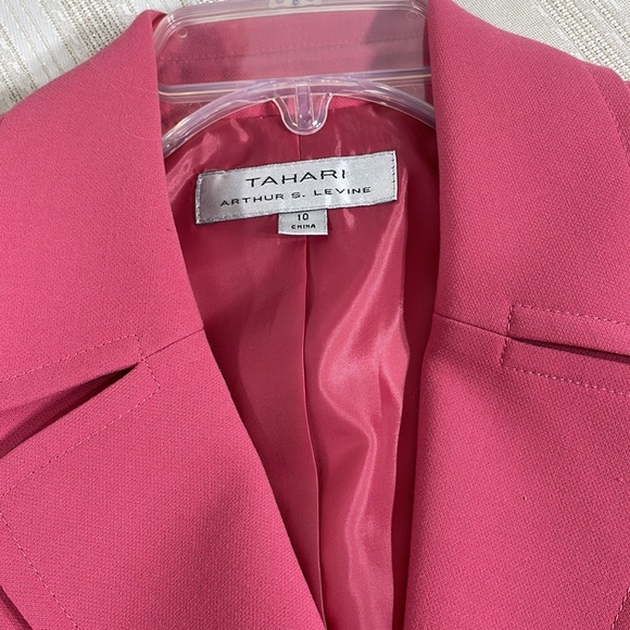 Tahari Blazer embellished with gold toggle fasteners for a sophisticated look - Picture 2 of 5